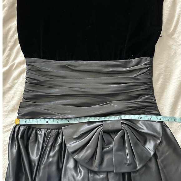 Vintage 80s Patty O'Neil Black Velvet & Silver Taffeta Cocktail Dress - Size 2 4 - Picture 13 of 16